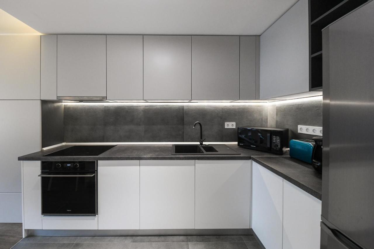 Modern In A Quiet Area Apartment *
